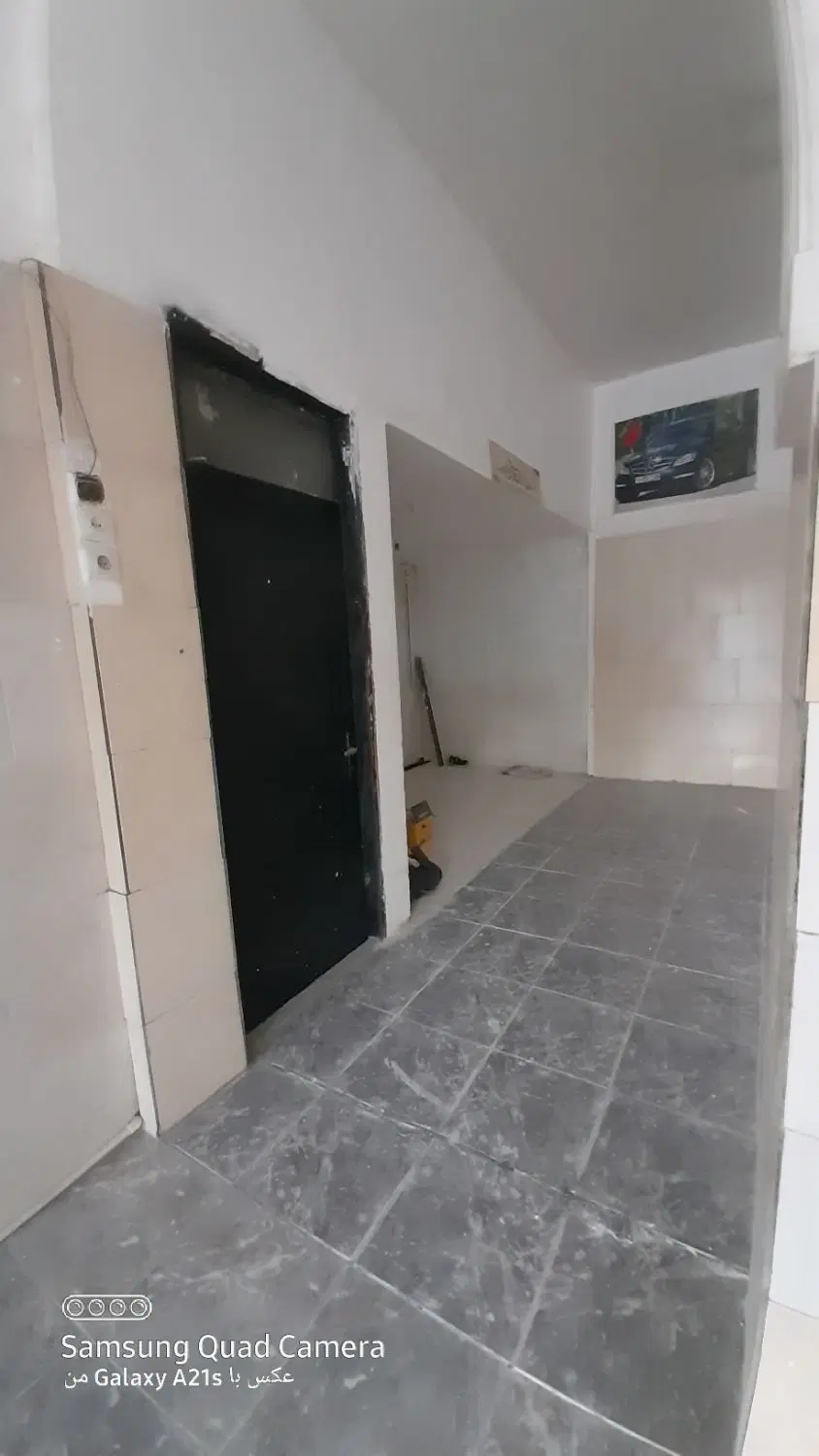 مغازه  بر خیابان طالقانی