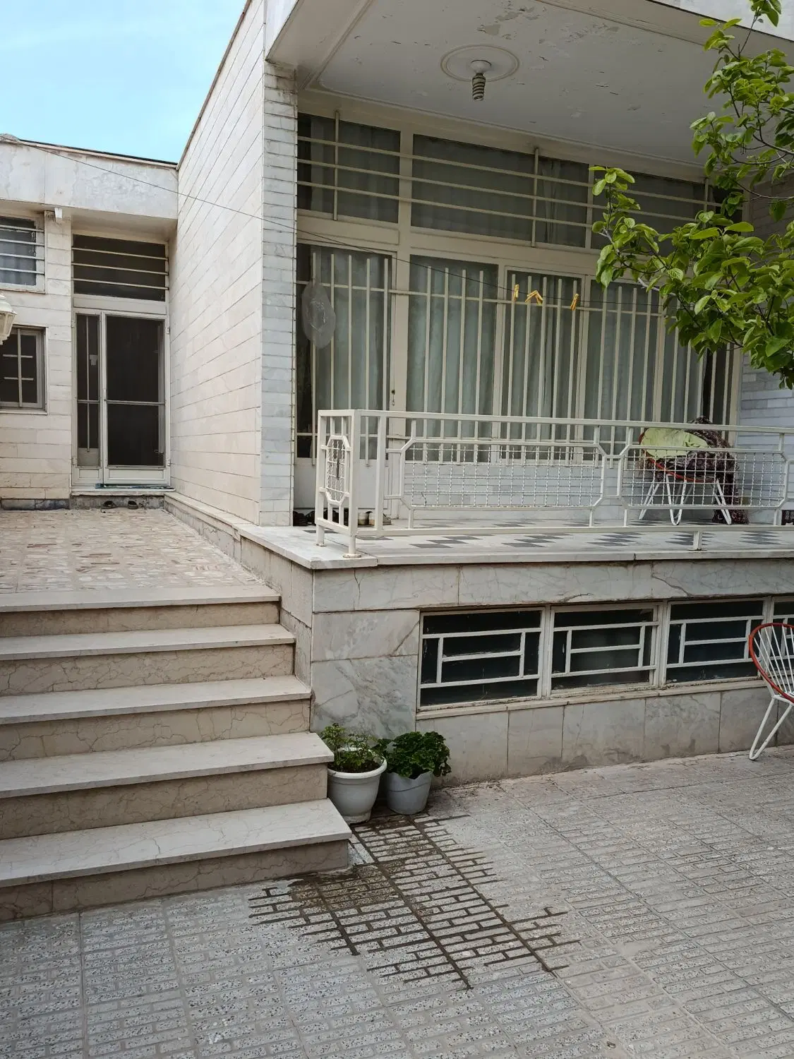 خانه ویلایی ۳۰۳متر سند تک برگ  خ نشاط