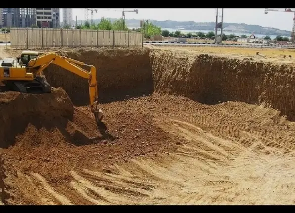 زمین ۱۸۰متری۲بر سر۴راه