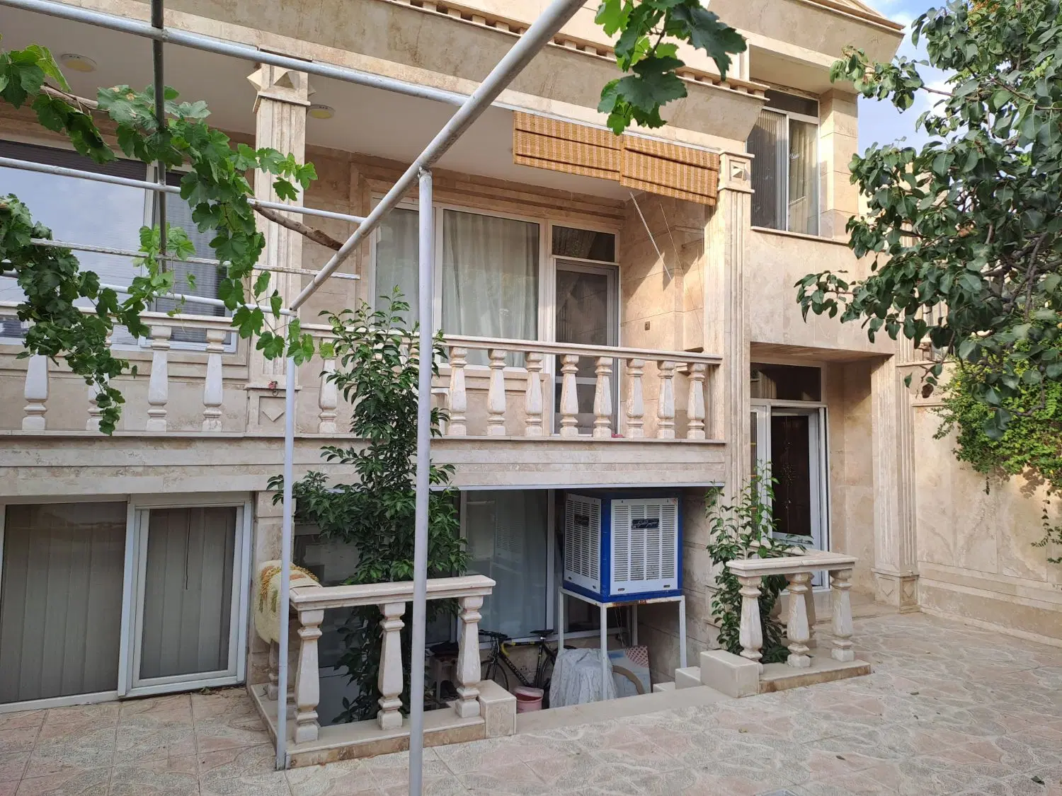 دو طبقه ویلایی