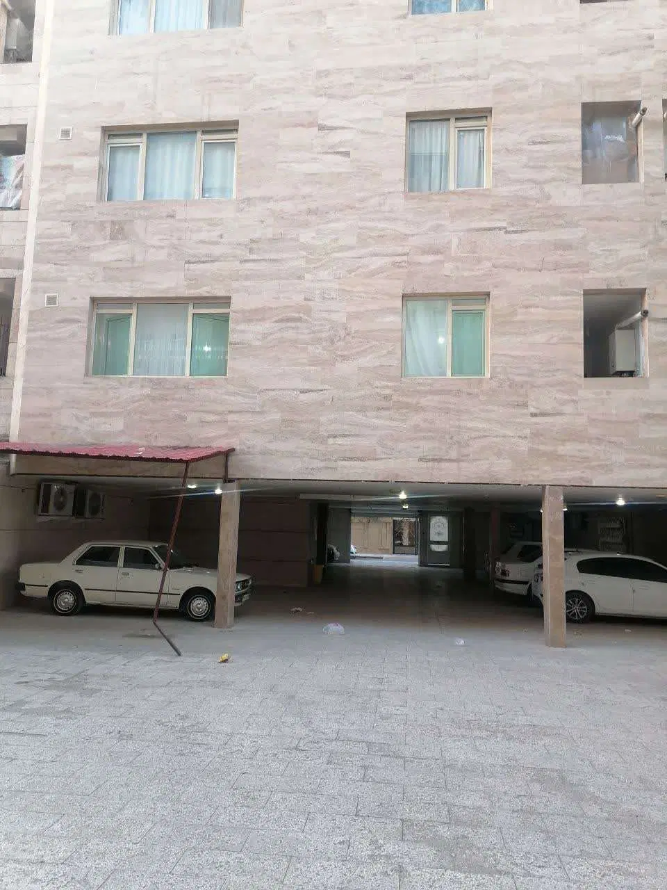 آپارتمان ۹۰ متری امیریه یک