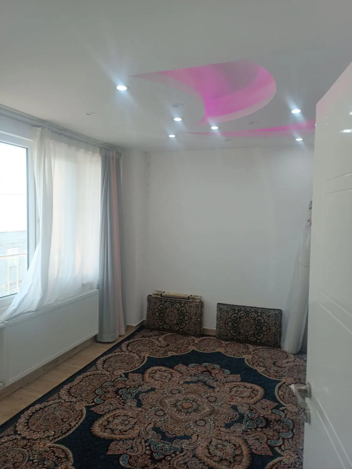 نیاز به یک هم خونه دارم