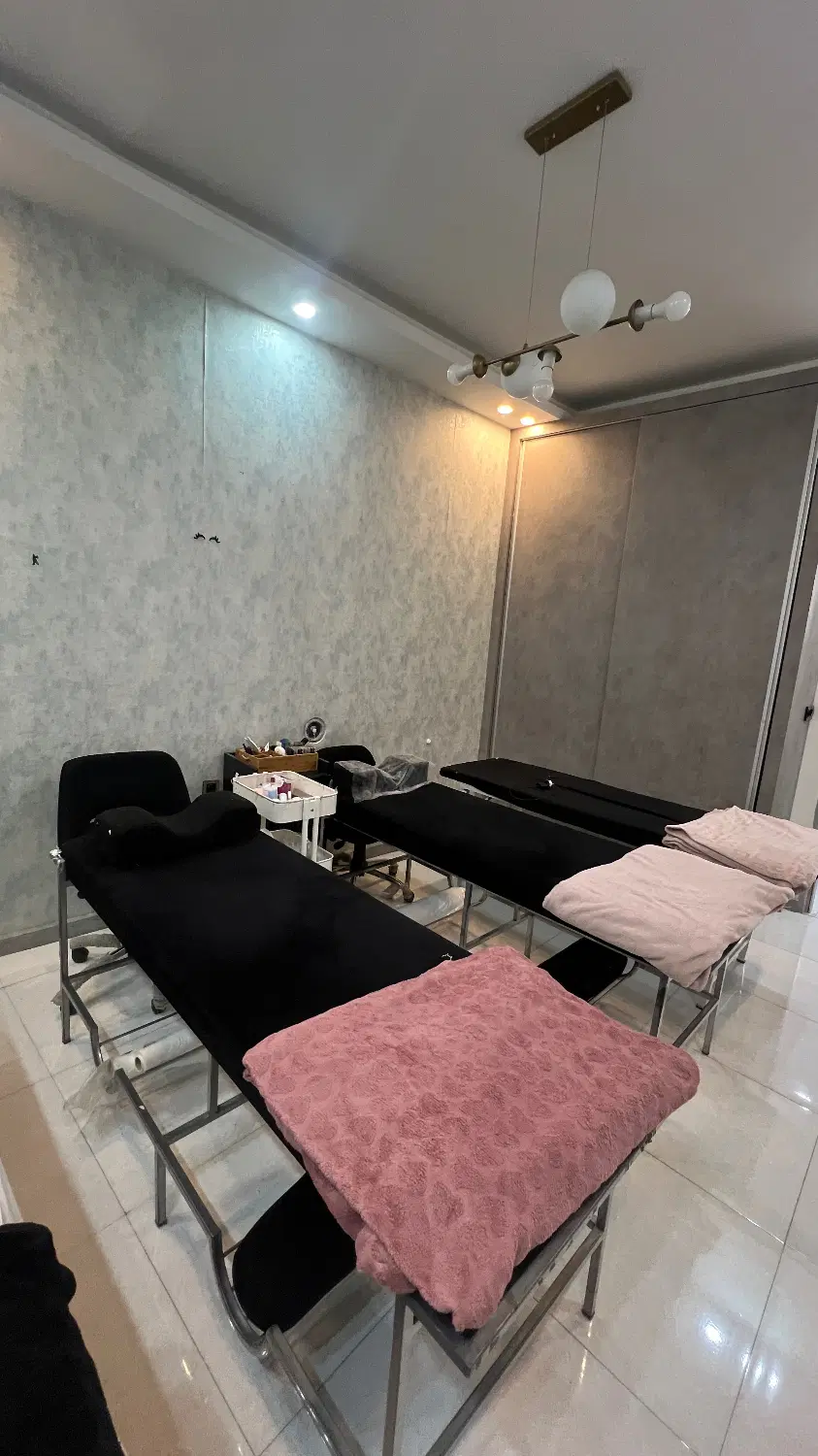 اجاره دو‌تخت مژه در سالن زیبایی عفیف اباد