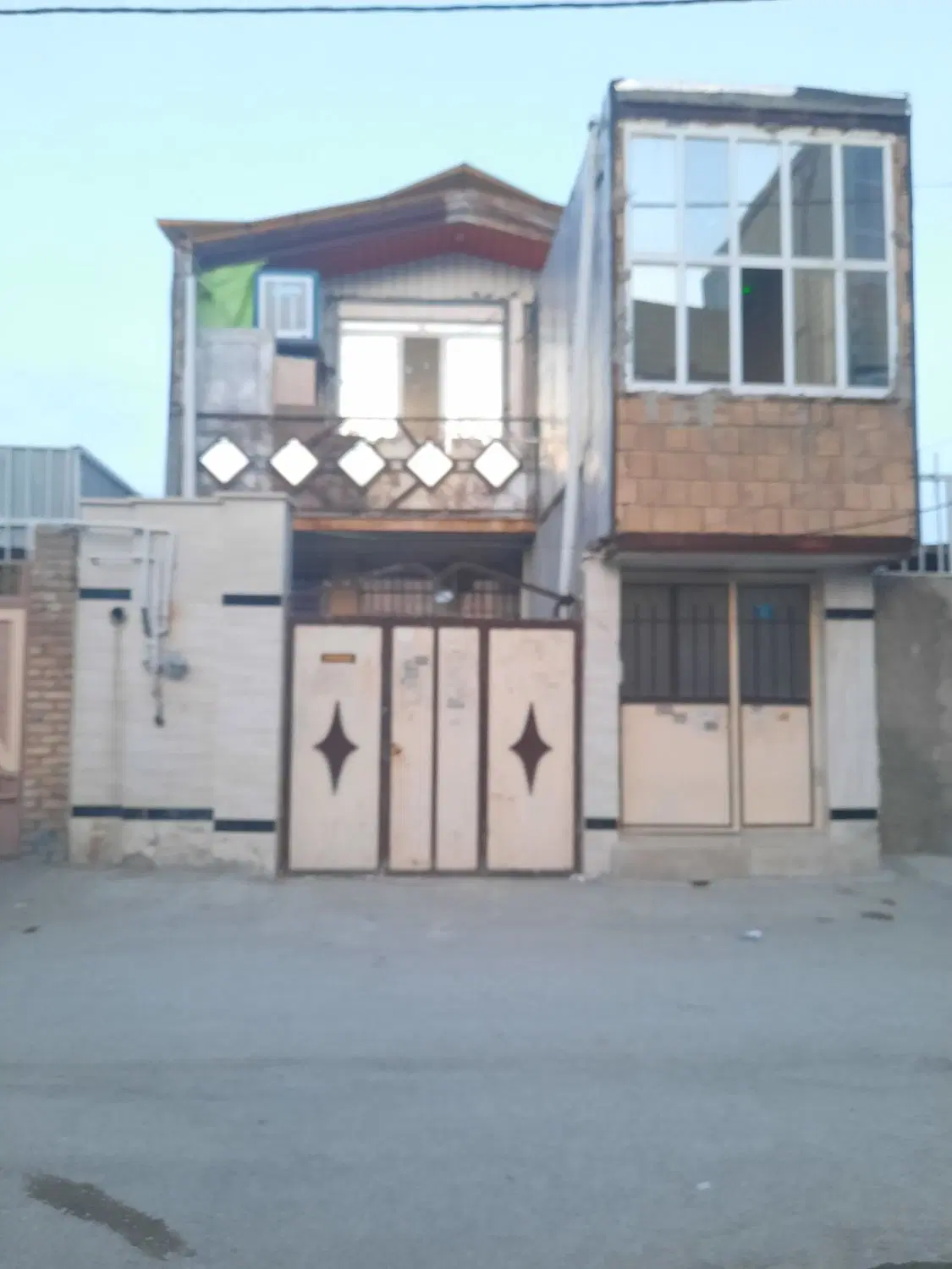 خانه ۱۲۰ متری کرناچی