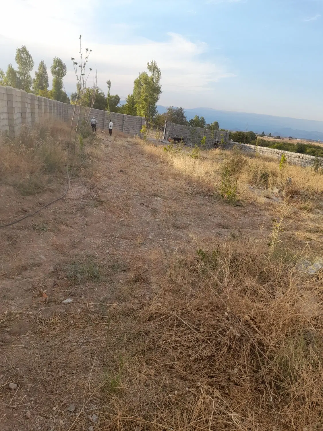 زمین وباغ به متراژ ۱۰۰۰متر  دارای حصار