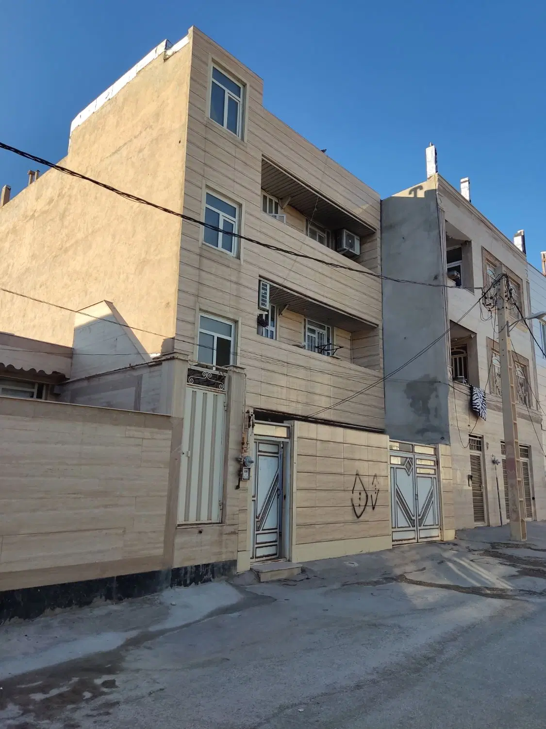 فروش ساختمان دو طبقه روی پیلوت شناژ