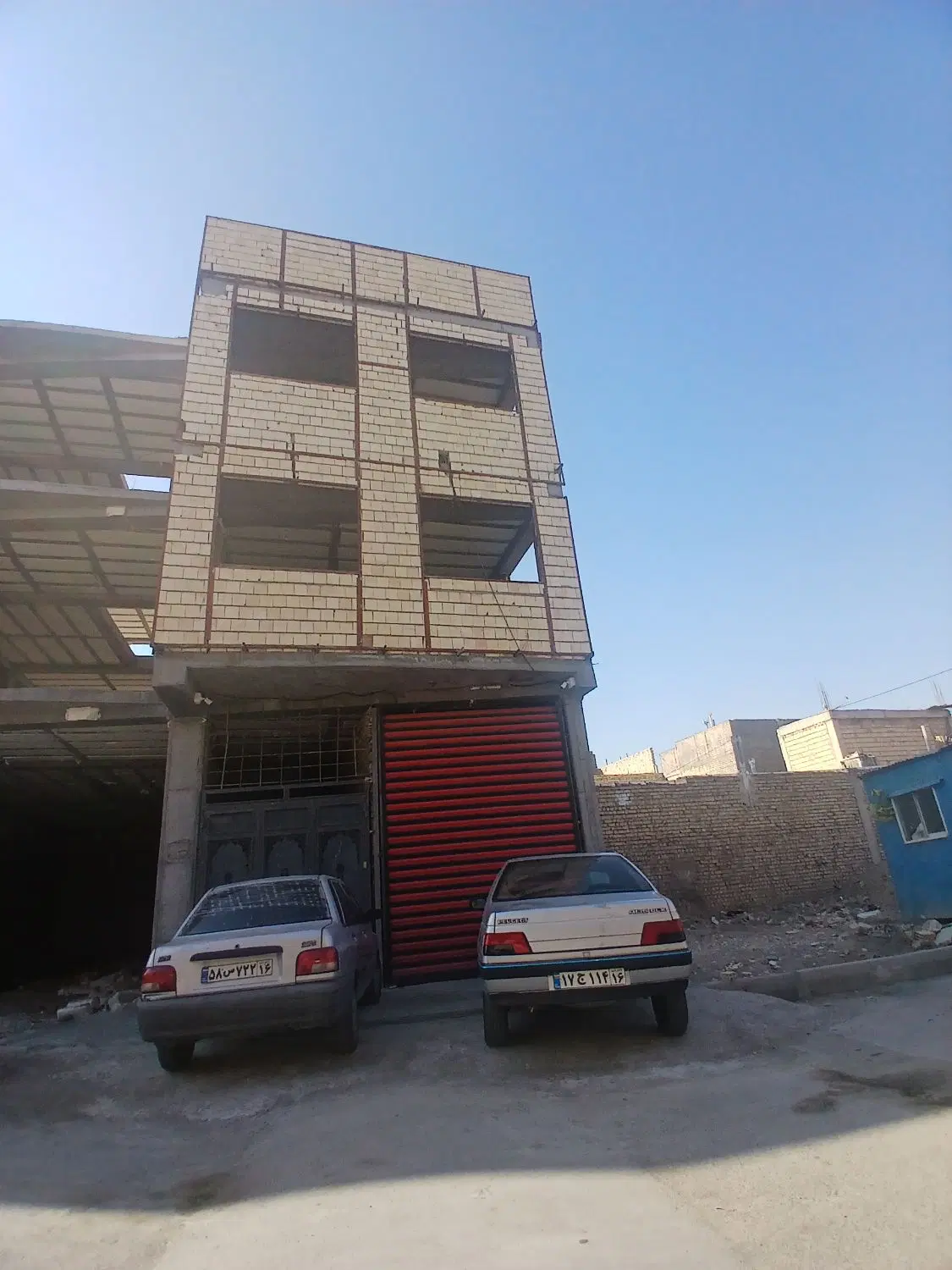 ساختمان خانه نیمه کاره فروشی