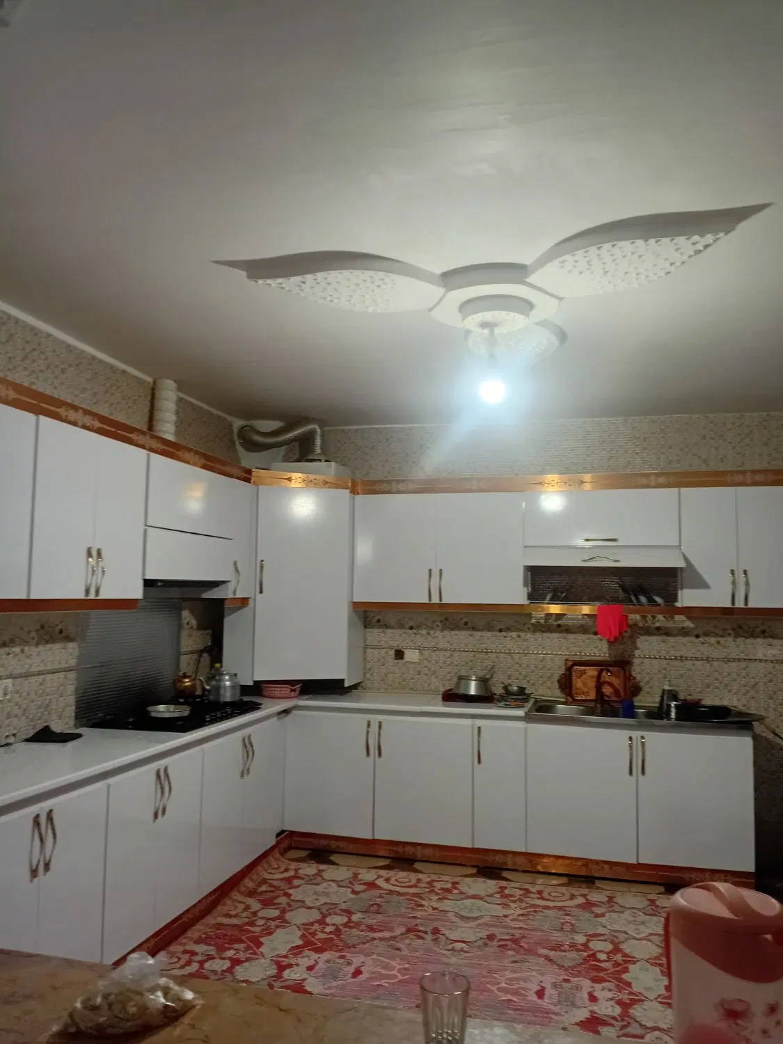خانه ویلایی درب حیاط روزبدان