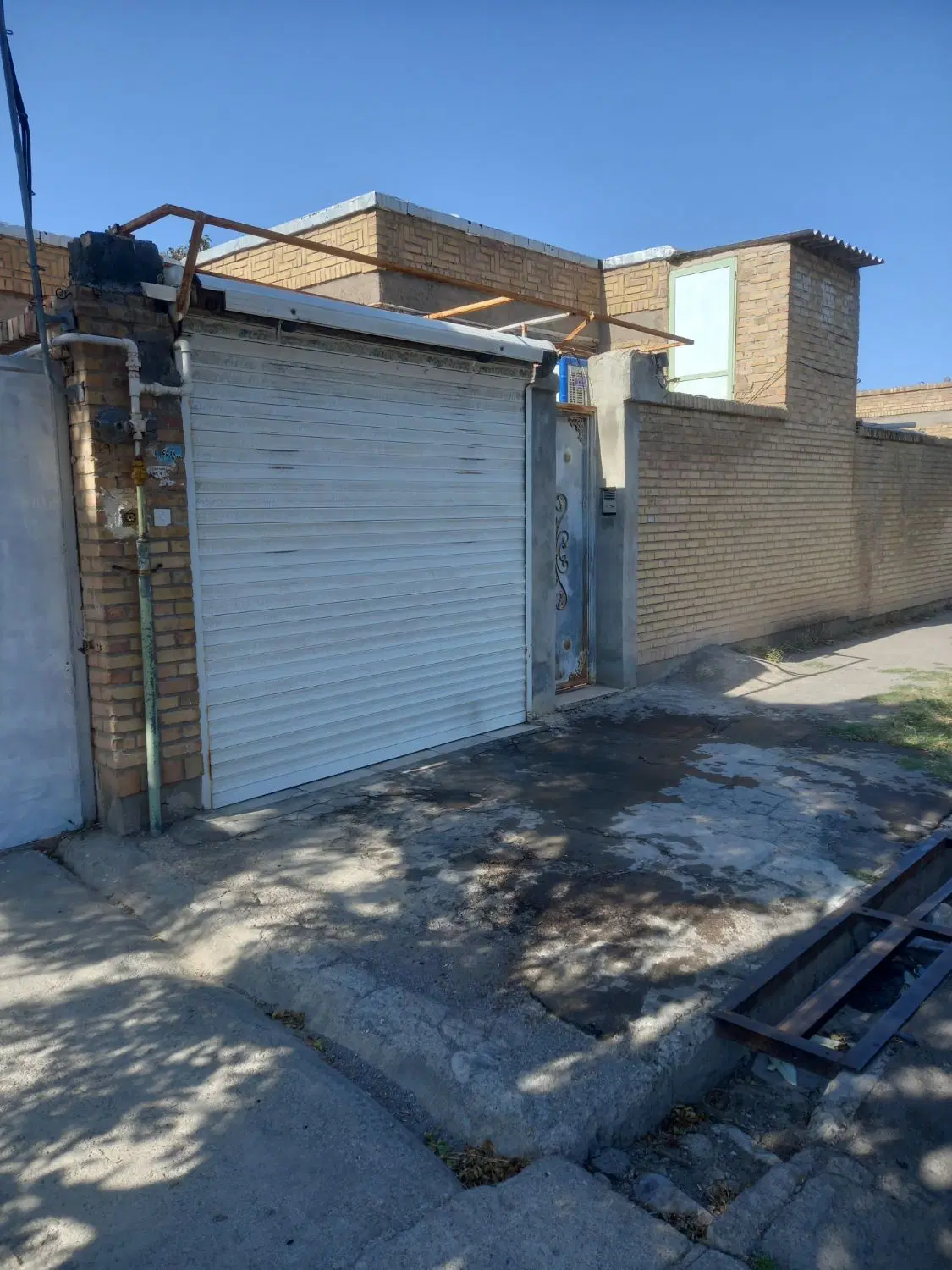 خانه ویلایی  در خیابان ۱۶ متری سند تک برگ ۲۰۱ متر