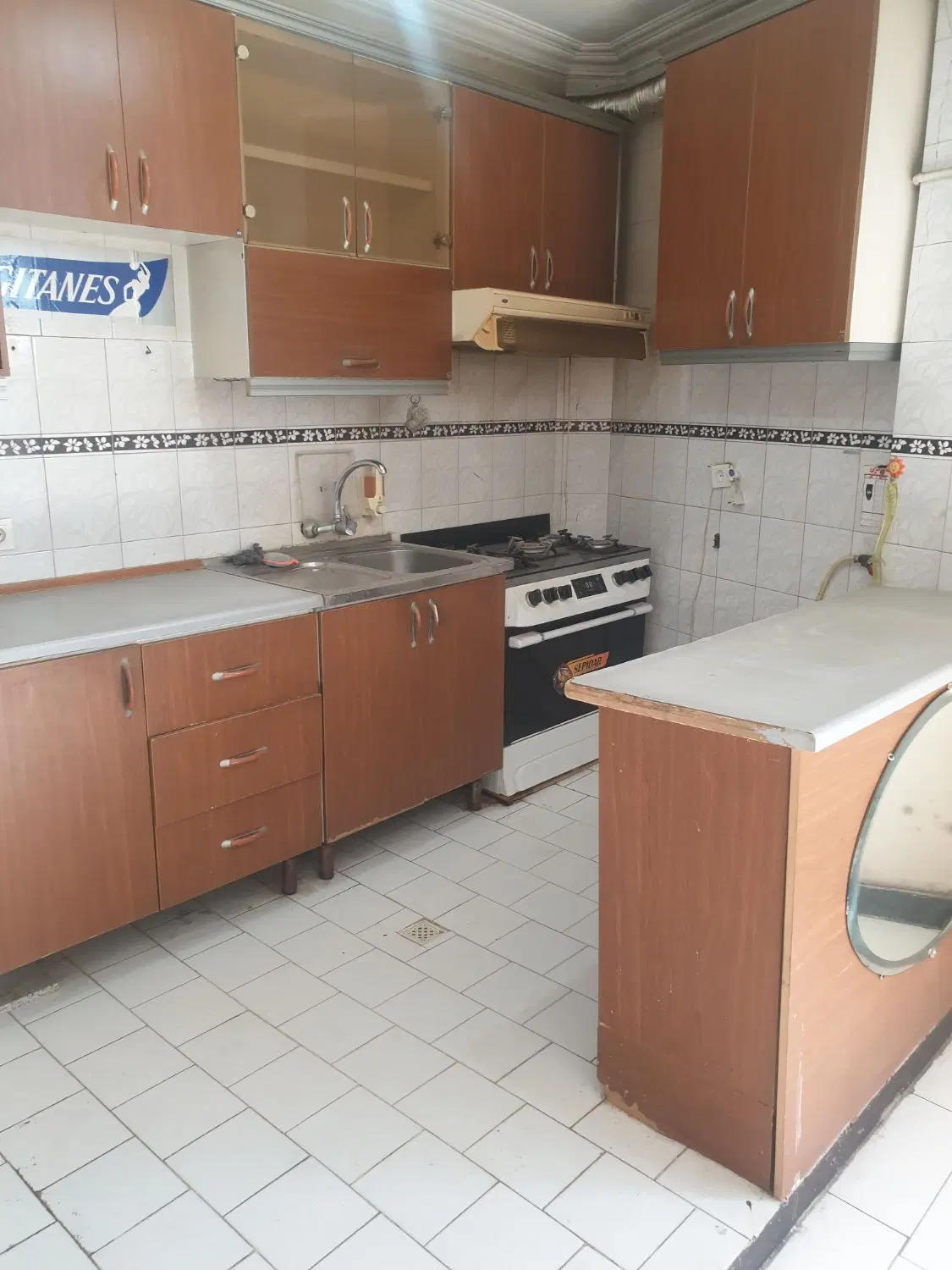 سوئیت ۴۸ متری تخلیه در ولیعصر