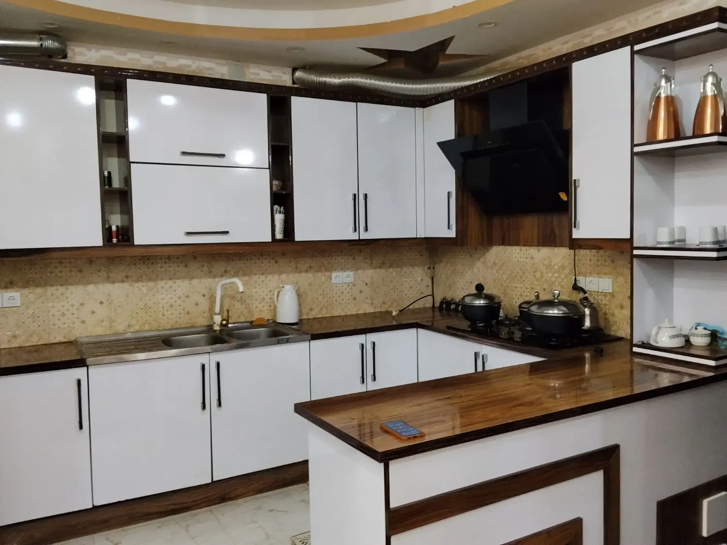 خانه ویلایی۲۰۰متری مسکونی وتجاری مغازه۲۲متری