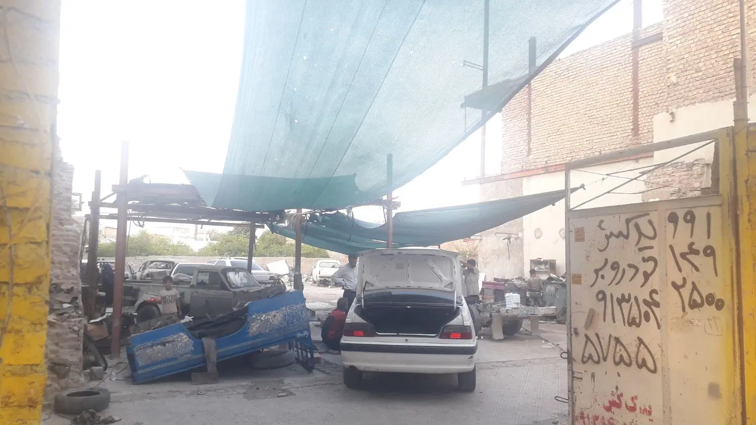 زمین فروشی