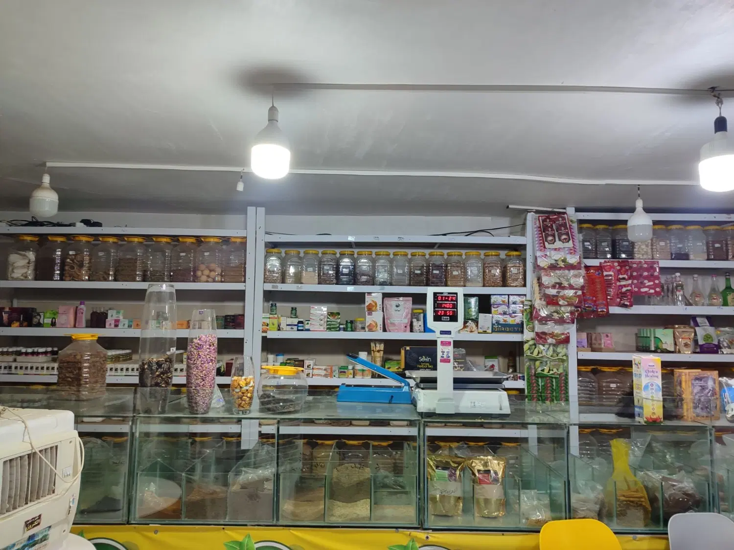 واگذاری مغازه عطاری با کلیه اجناس