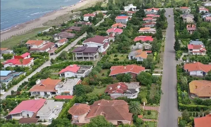 شهرک ویلایی ساحلی انزلی، پلاک اول دریا