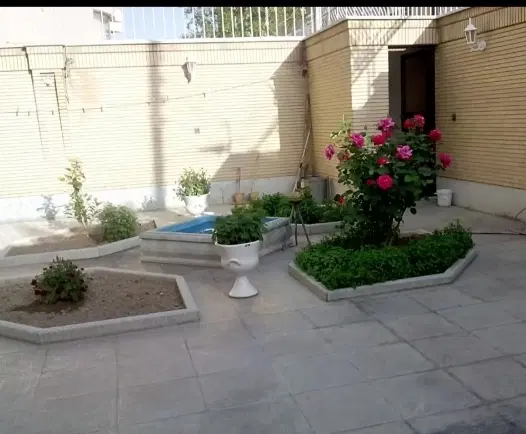 همخونه خانم میخام