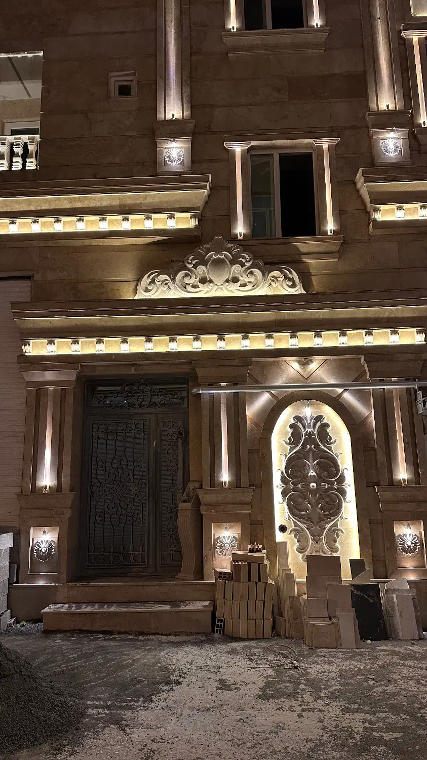 واحد لوکس 80‌ متری