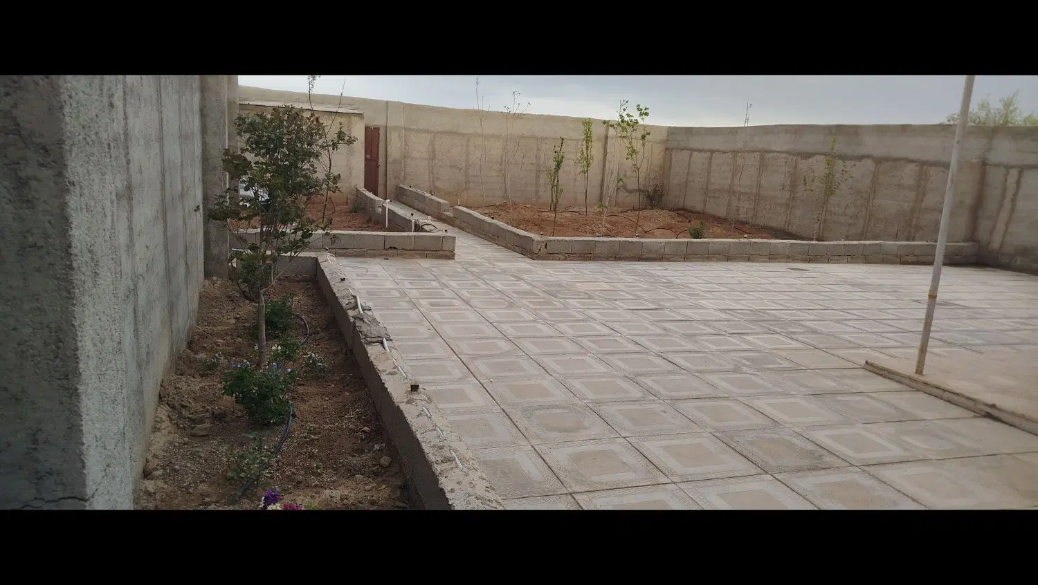 باغچه چاردیواری