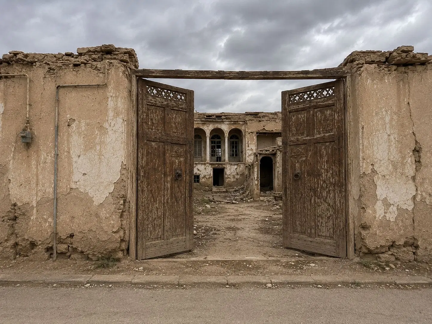 زمین و خانه کلنگی
