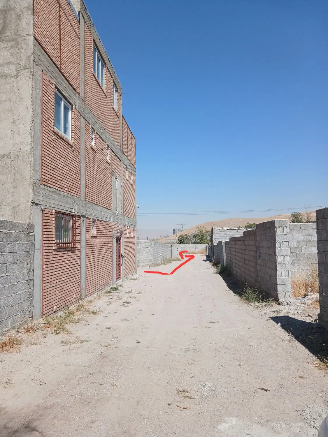 زمین ۱۰۰ متری جهت ساخت و ساز