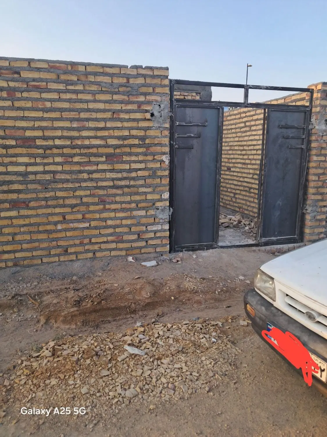 خانه نیمه ساز منطقه حجت
