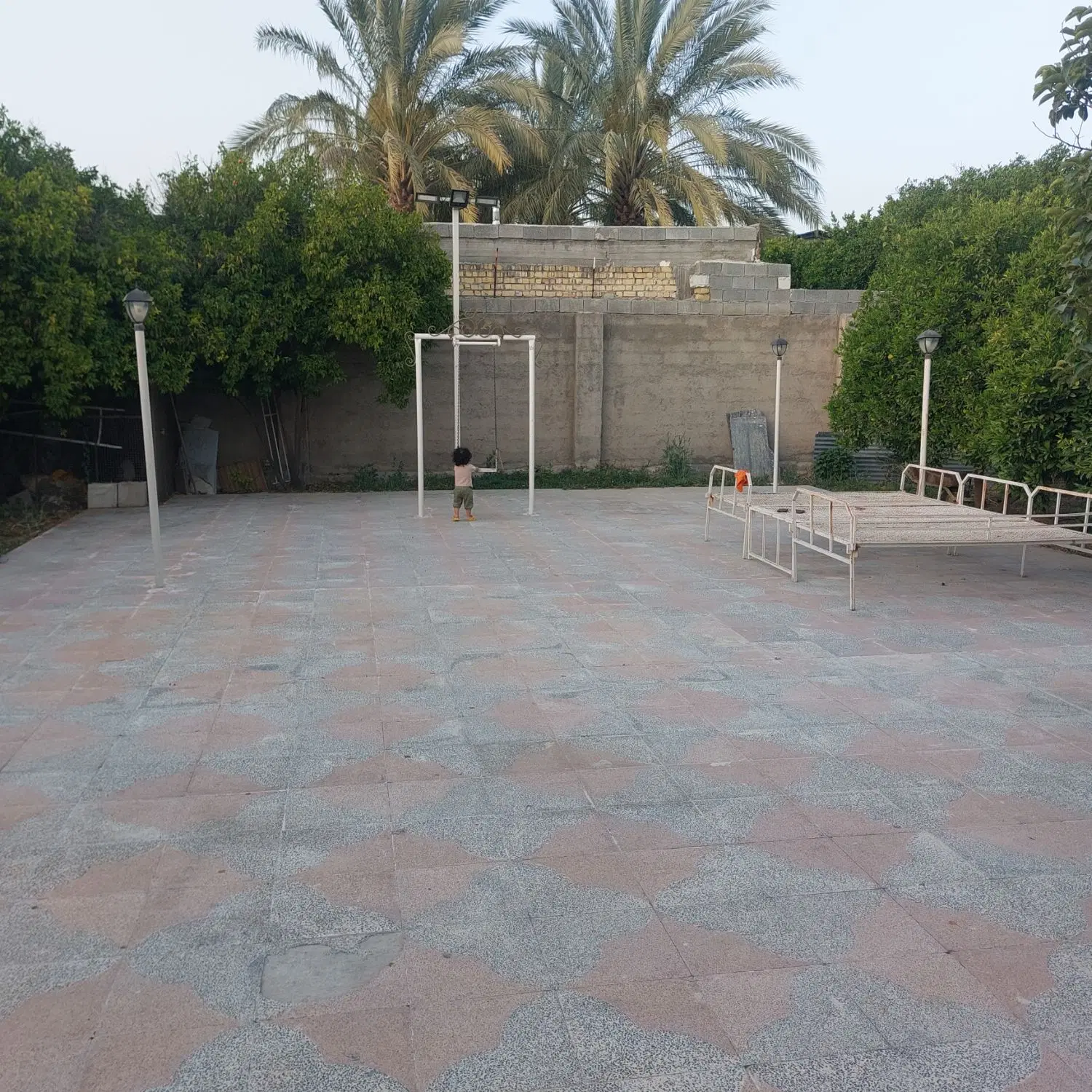 باغچه بعده تالار افشین