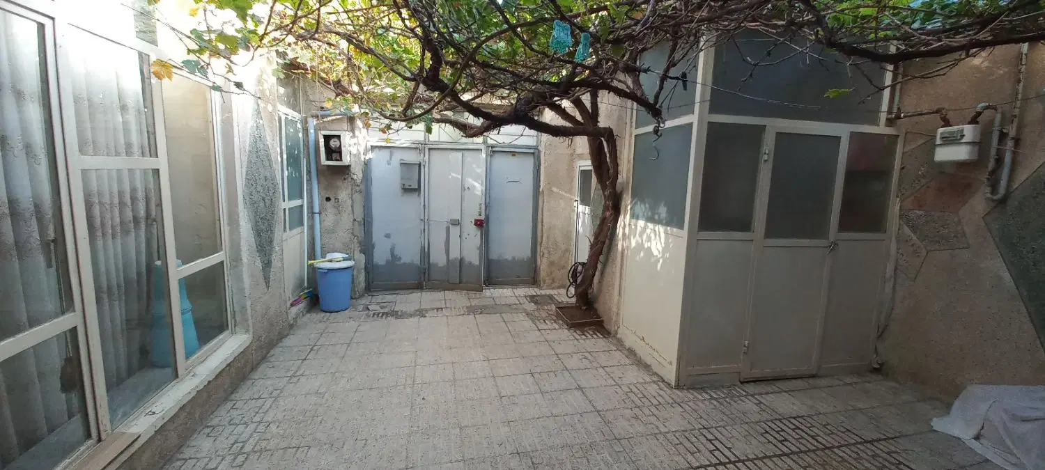 منزل ۹۰ متری با حیاط