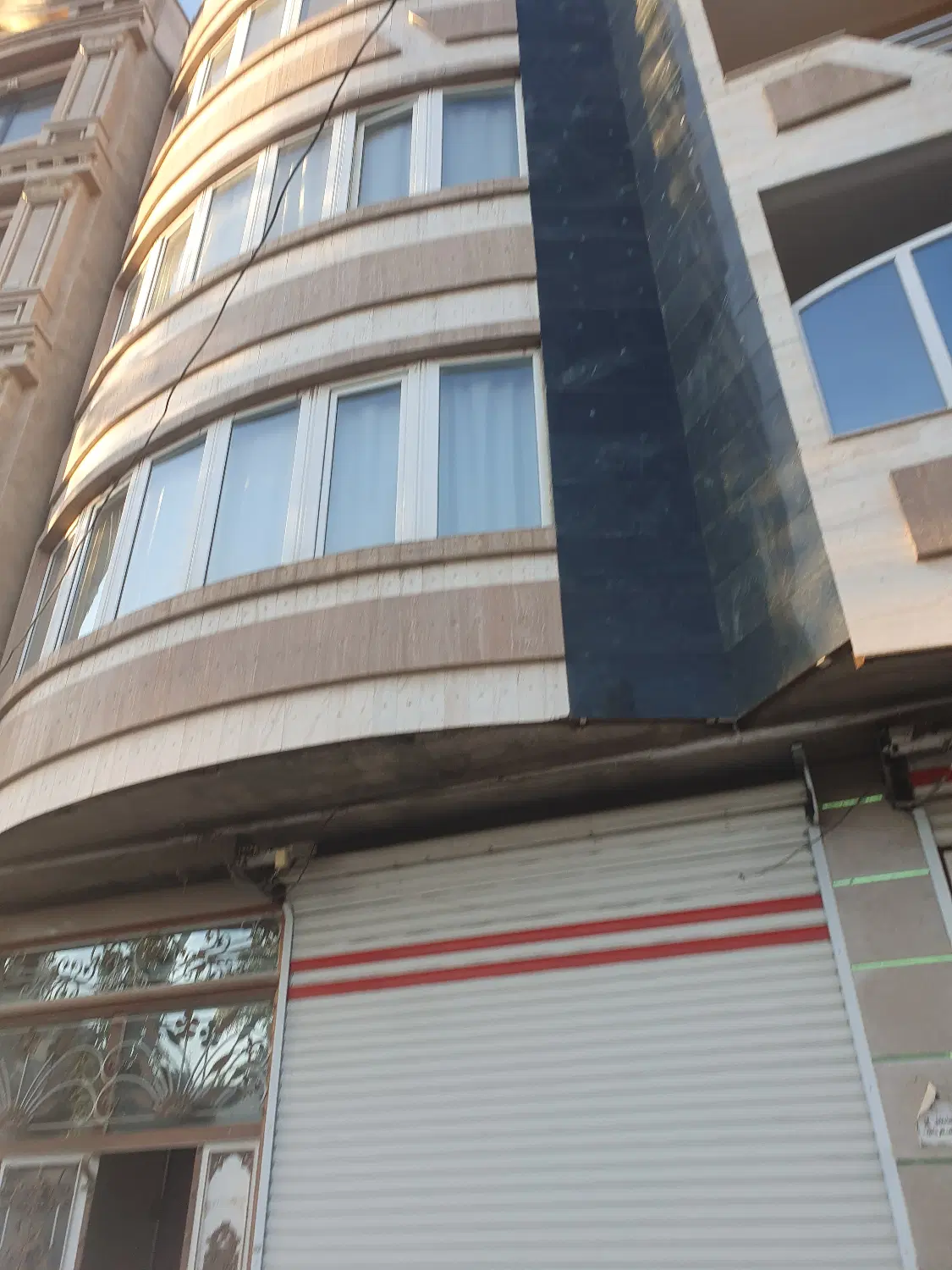 آپارتمان سه طبقه