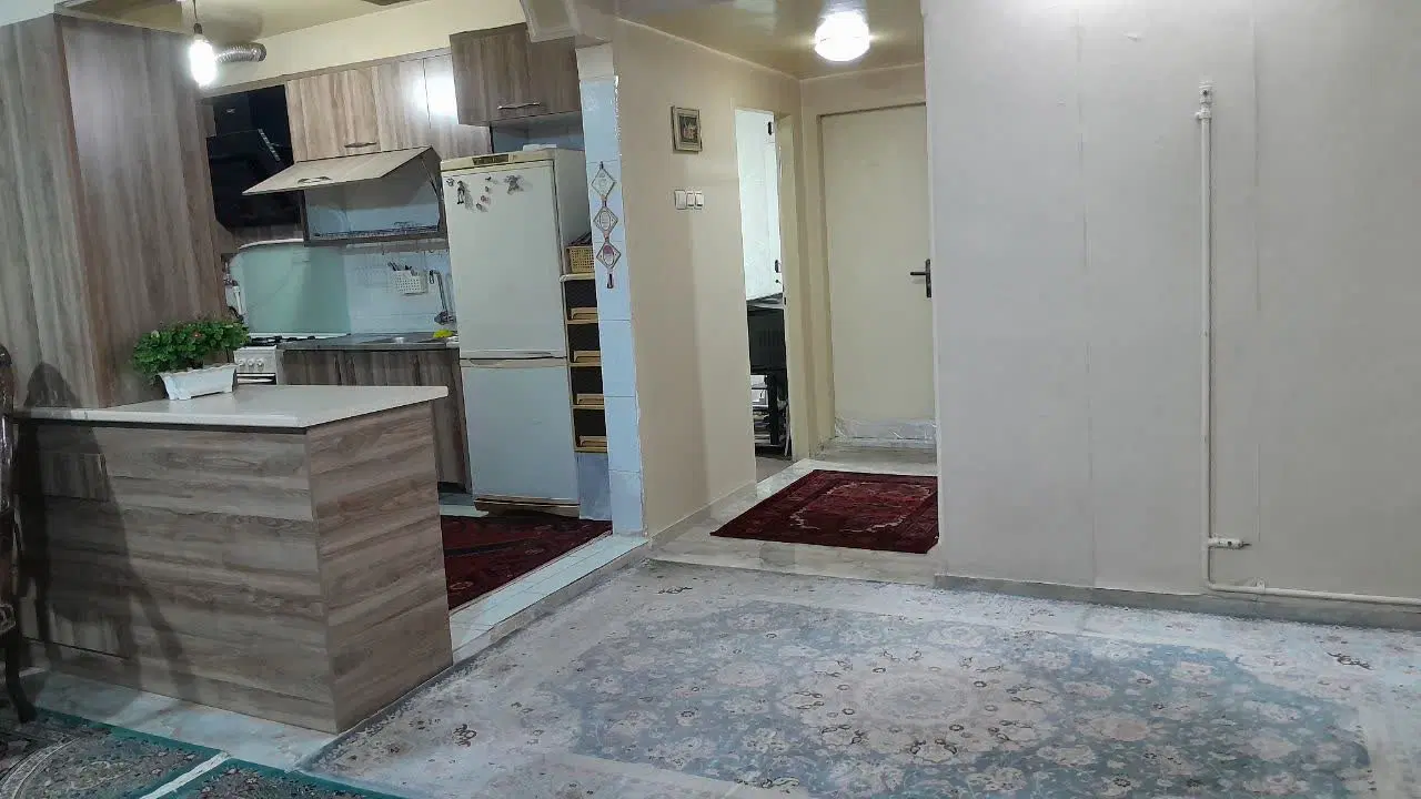 واحد 100 متری طبقه دوم دوخوابه شیک و تمیز