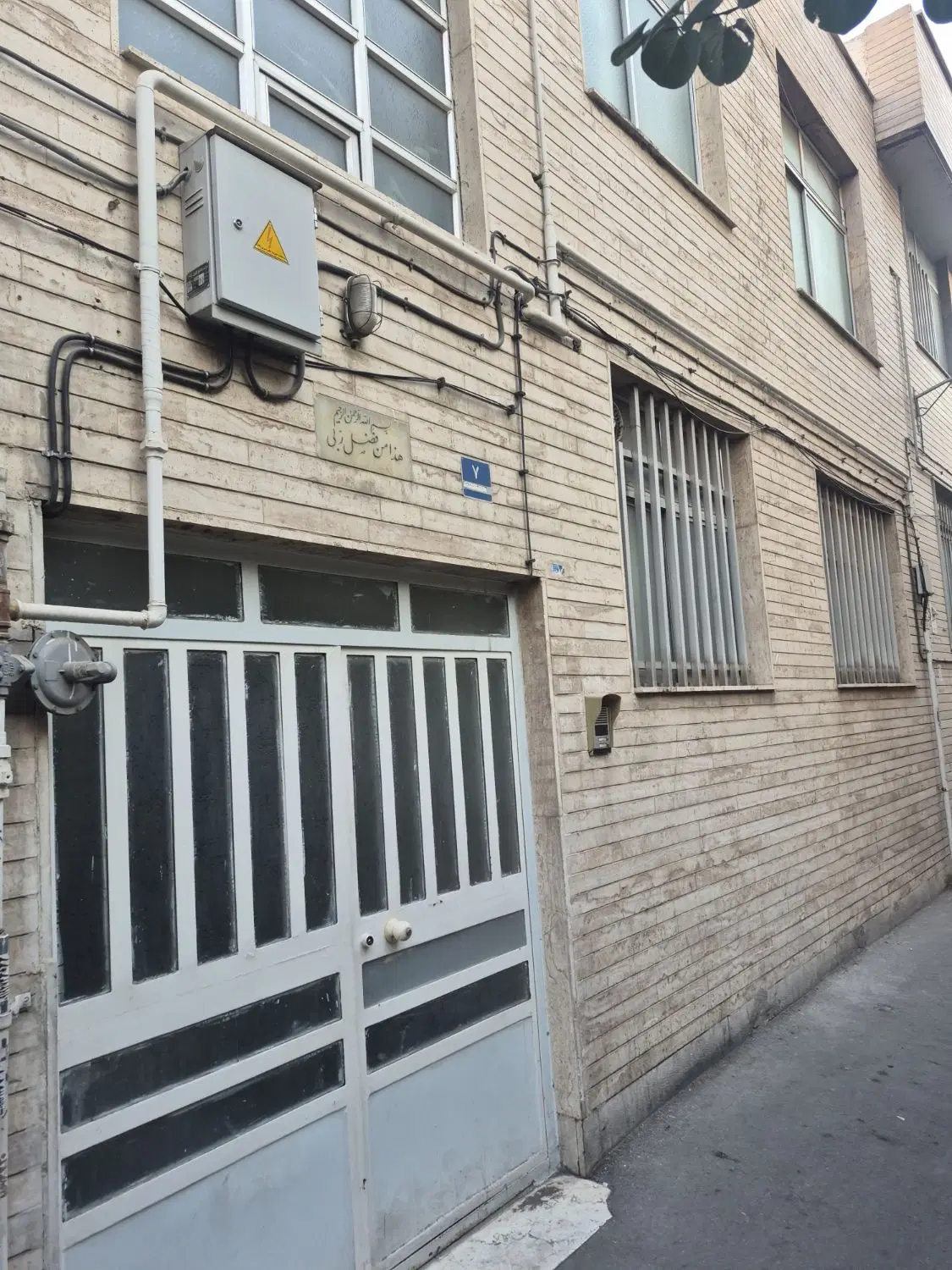 خانه ۱۵۰ متری در دو طبقه مجزا ۹۰ متری