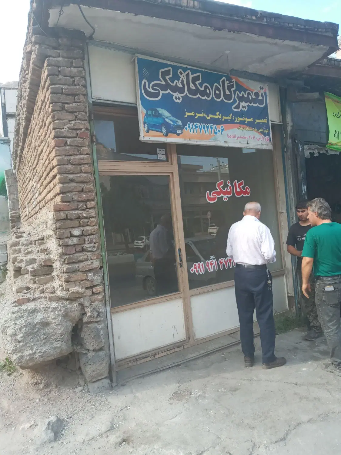 یک دهنه مغازه ۶۰متری آماده تحویل