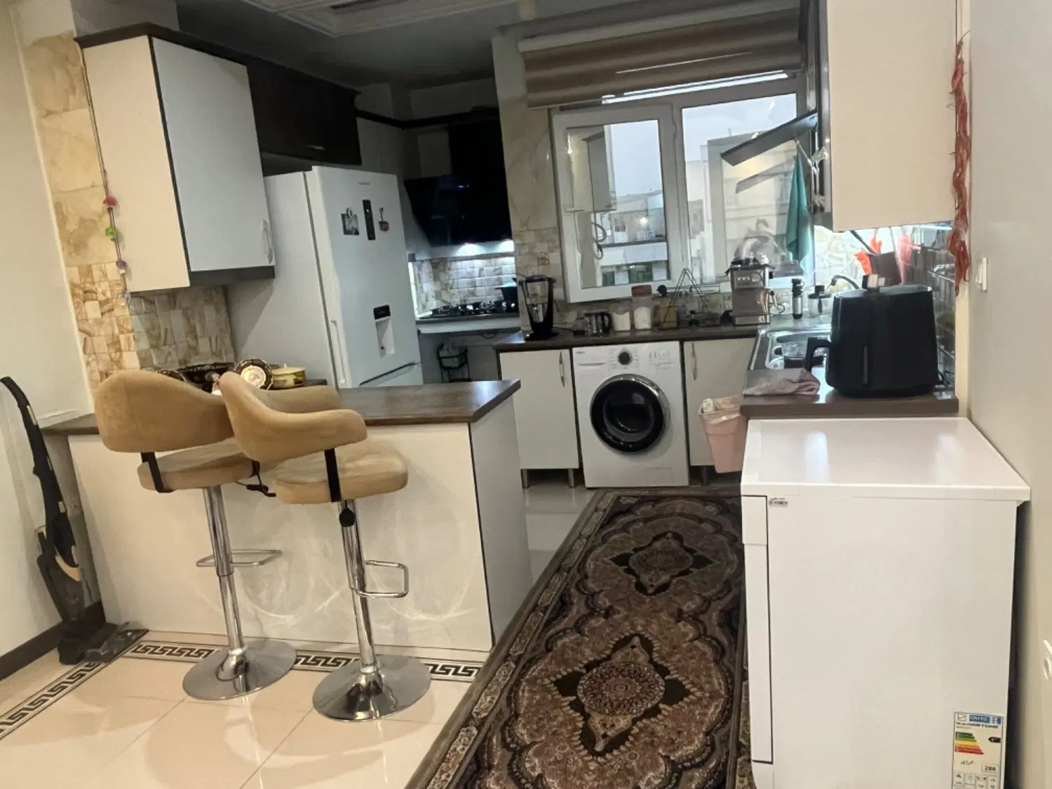 ۷۰ متری دارای پارکینگ و آسانسور