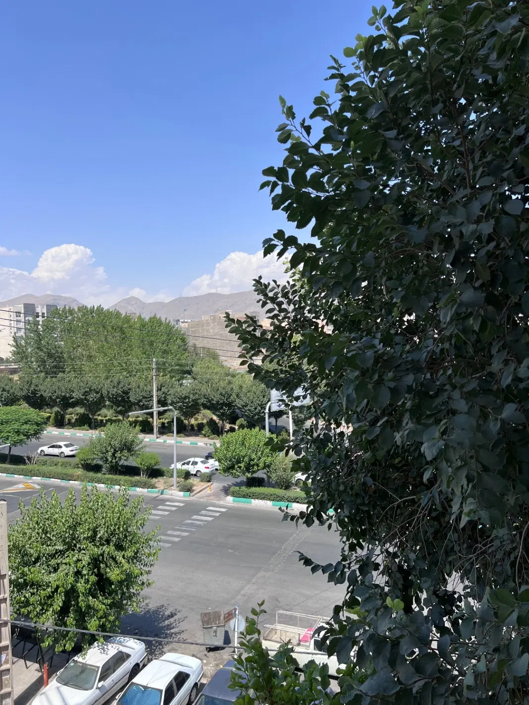 بلوار باغستان نبش خ استاد شهریار
