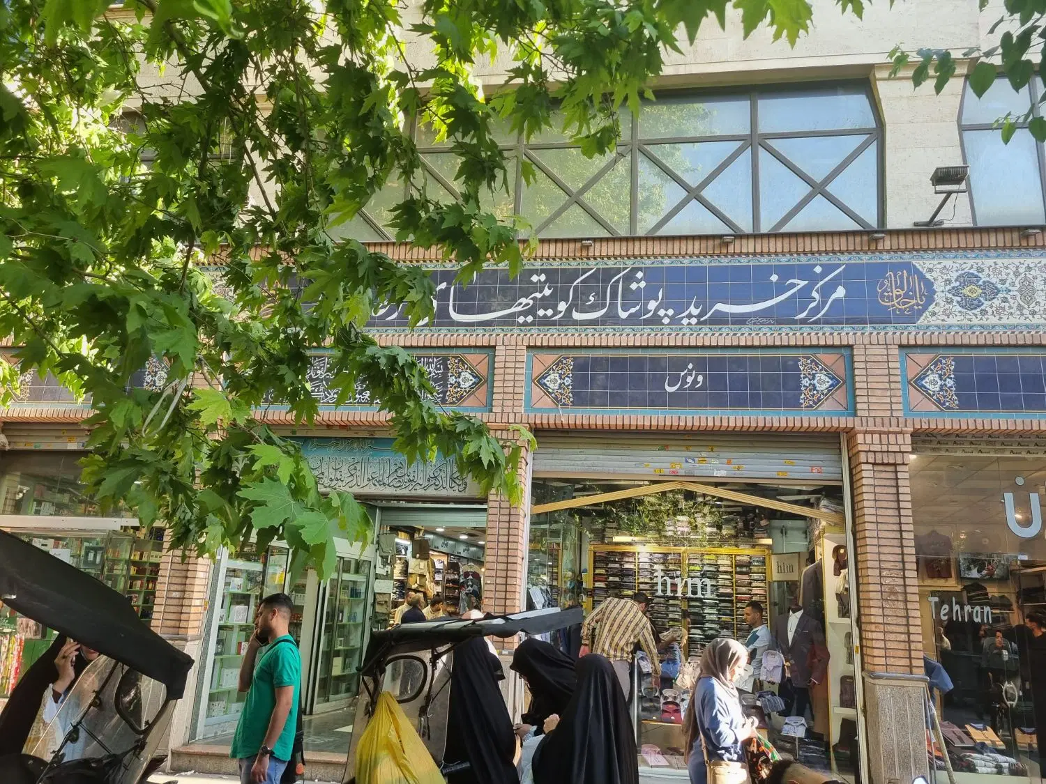 ۴متر مغازه فروشی ۱۵خردادجنب مسجدامام پاساژ  رضایی