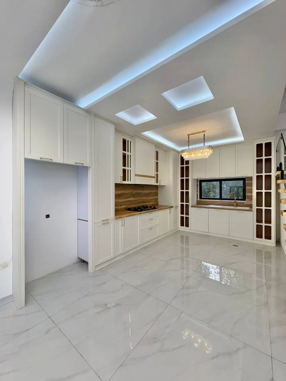 تریبلکس نما انگلیسی ۳۵۰ زمین ۵۰۰ بنا استخردار