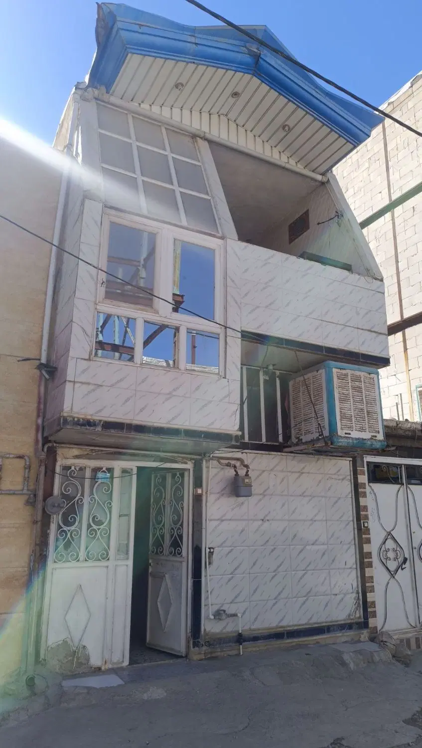 خانه ۵۲ متری در زعفران