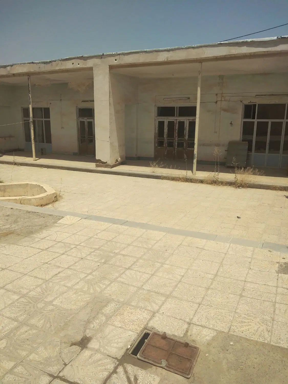 خانه مسکونی واقع در قلعه سفید