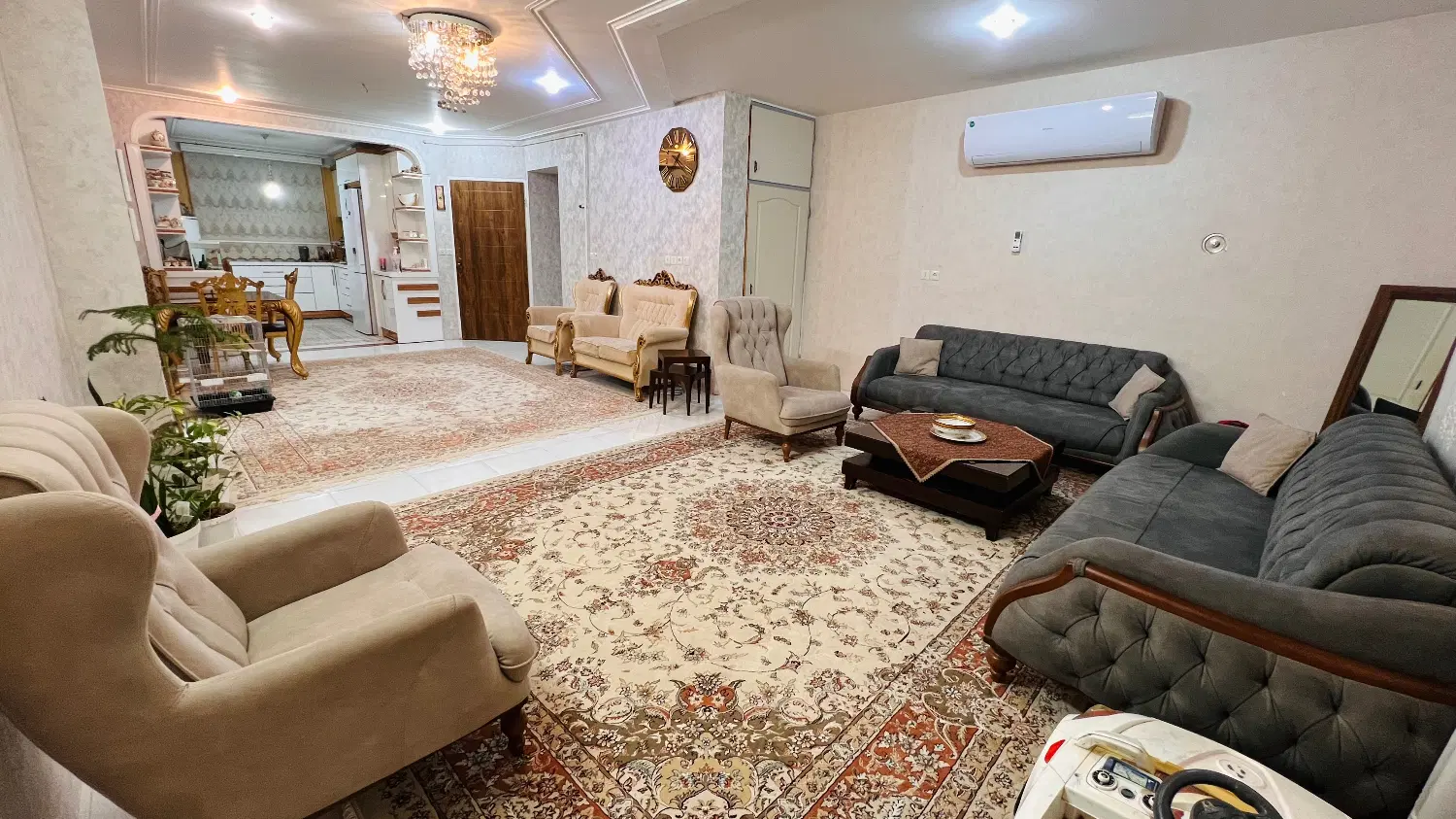 خانه مسکونی یک طبقه حیاط دار