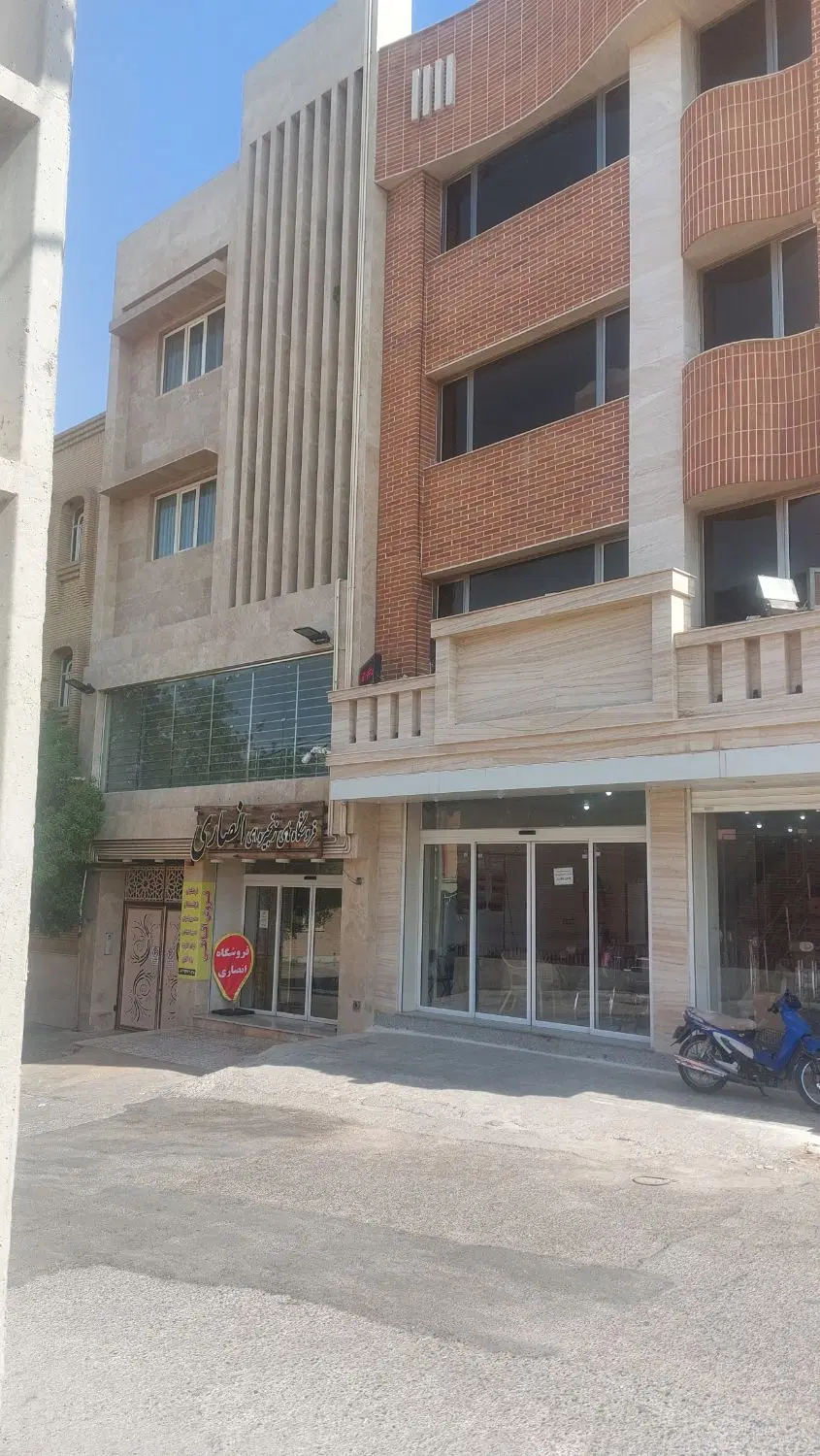 مجتمع تجاری، ۶ طبقه، با زیر بنا ۱۲۲۰۰ تجاری