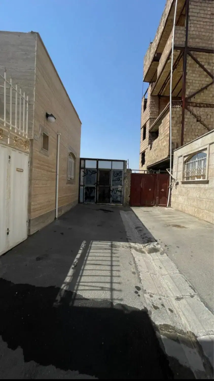 عرض ادب ۱۲۴مترقشلاق داخل بافت لوکیشن عالی