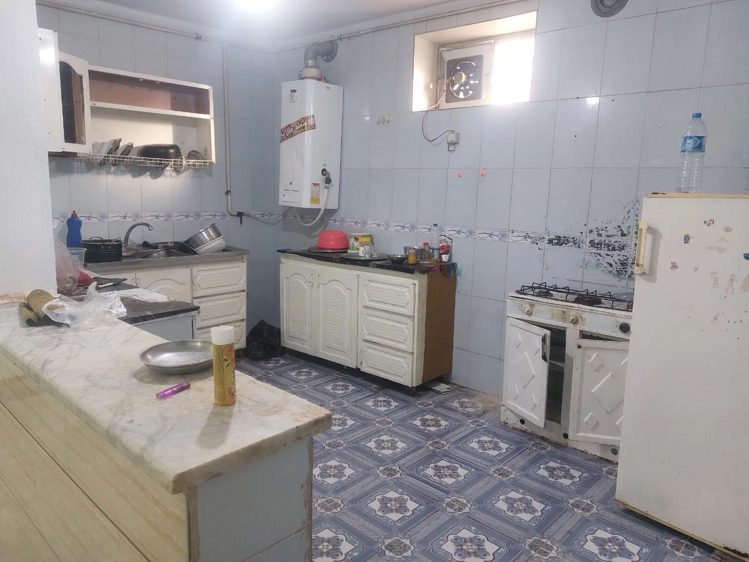 فروش مسکونی دوخوابه زیر زمین بهارستان جم