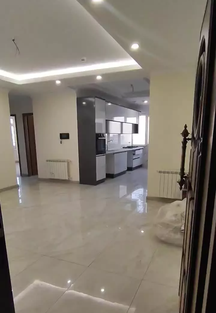 ۸۸ متر_فول امکانات_گلزار ۹ _۲ خواب_بهترین لوکیشن