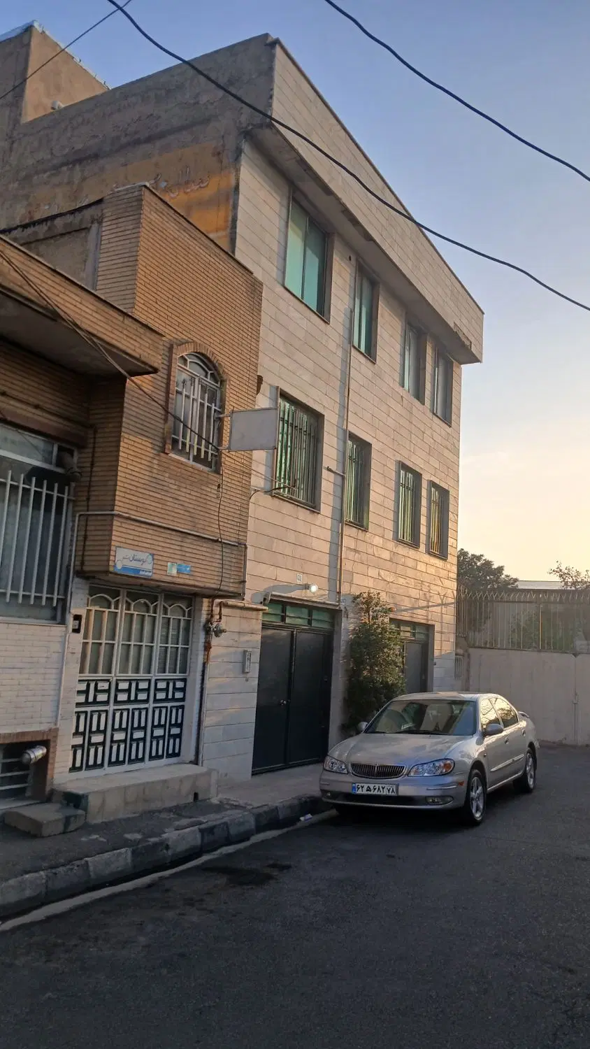 فروش ملک ۲۰۰متری با زیربنای ۲۴۰ بصورت یکجا