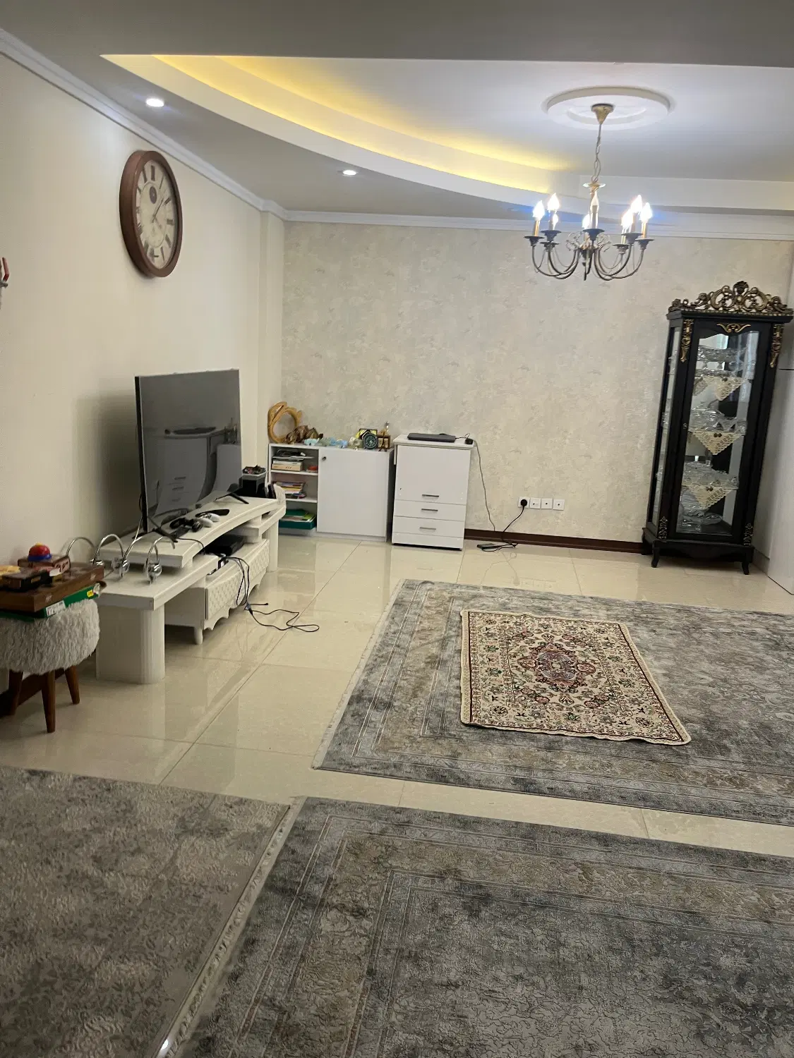 ۱۰۰ متر دوخوابه تکواحدی طبقه اول با پارکینگ تخلیه