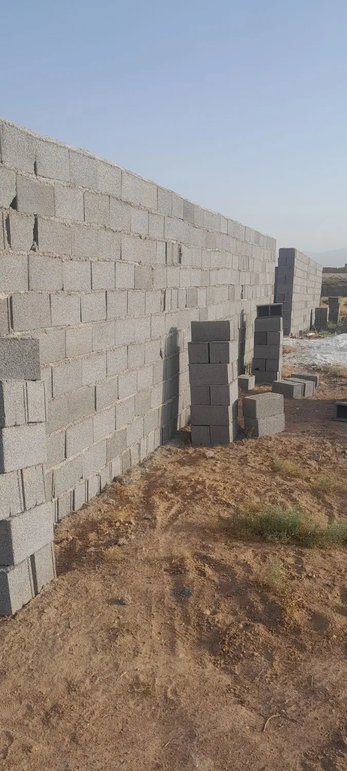 زمین چهار دیواری بادربزرگ قشلاق
