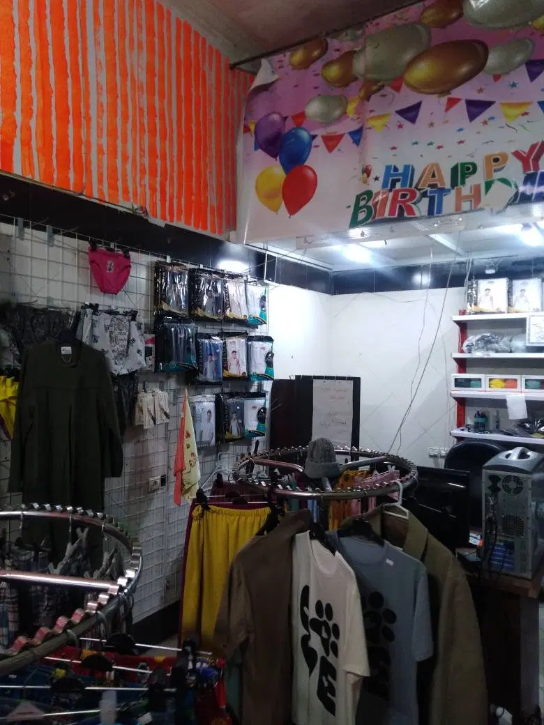 مغازه ده متری با بالکن و کرکره برقی (فروش فوری)