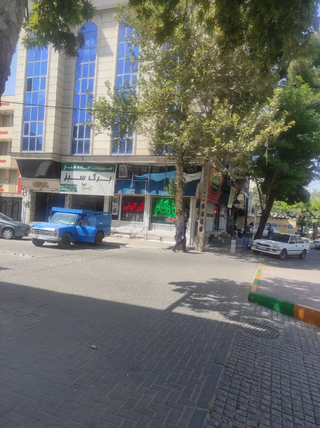 واحد 82 متری نبش امام خمینی73