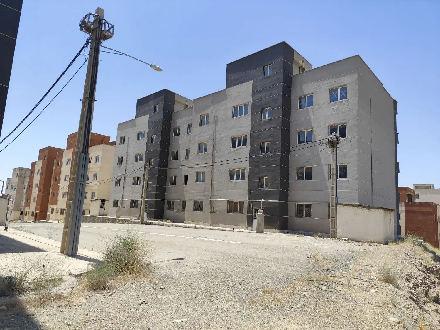 آپارتمان ۸۷ متری در فاز هفت مهستان