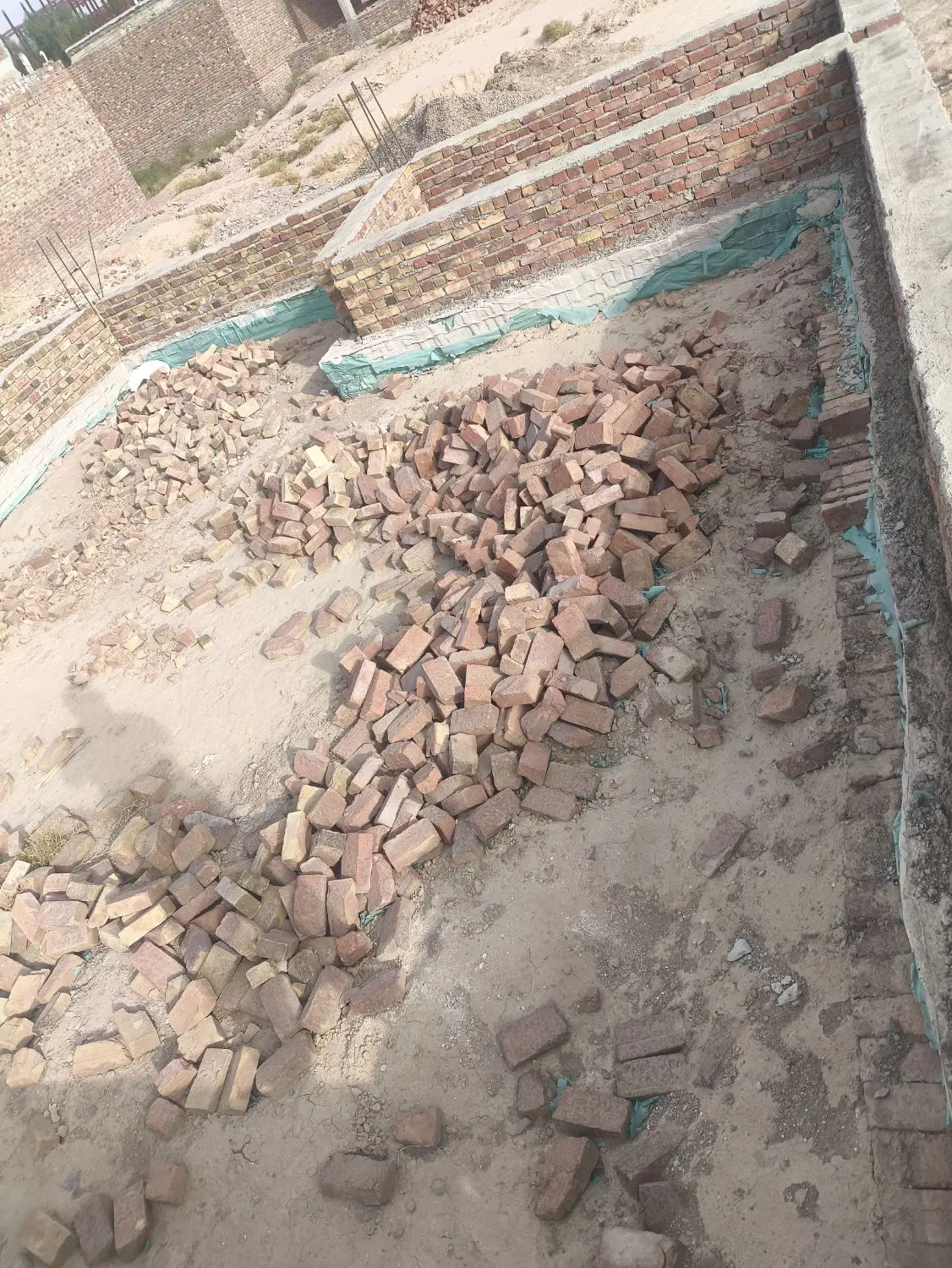 زمین خاش کنار دانشگاه و بیمارستان