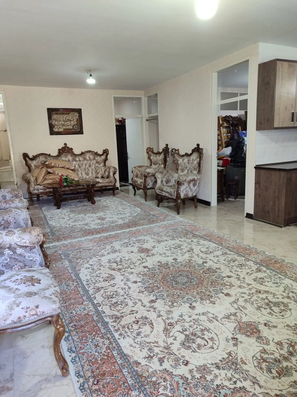 آپارتمان واحد ۱۳۰ متری   دربست