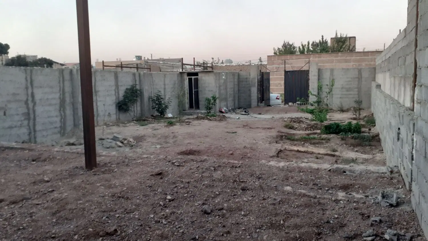 چهار دیواری باغچه ۲۲۰ متری امیرآباد